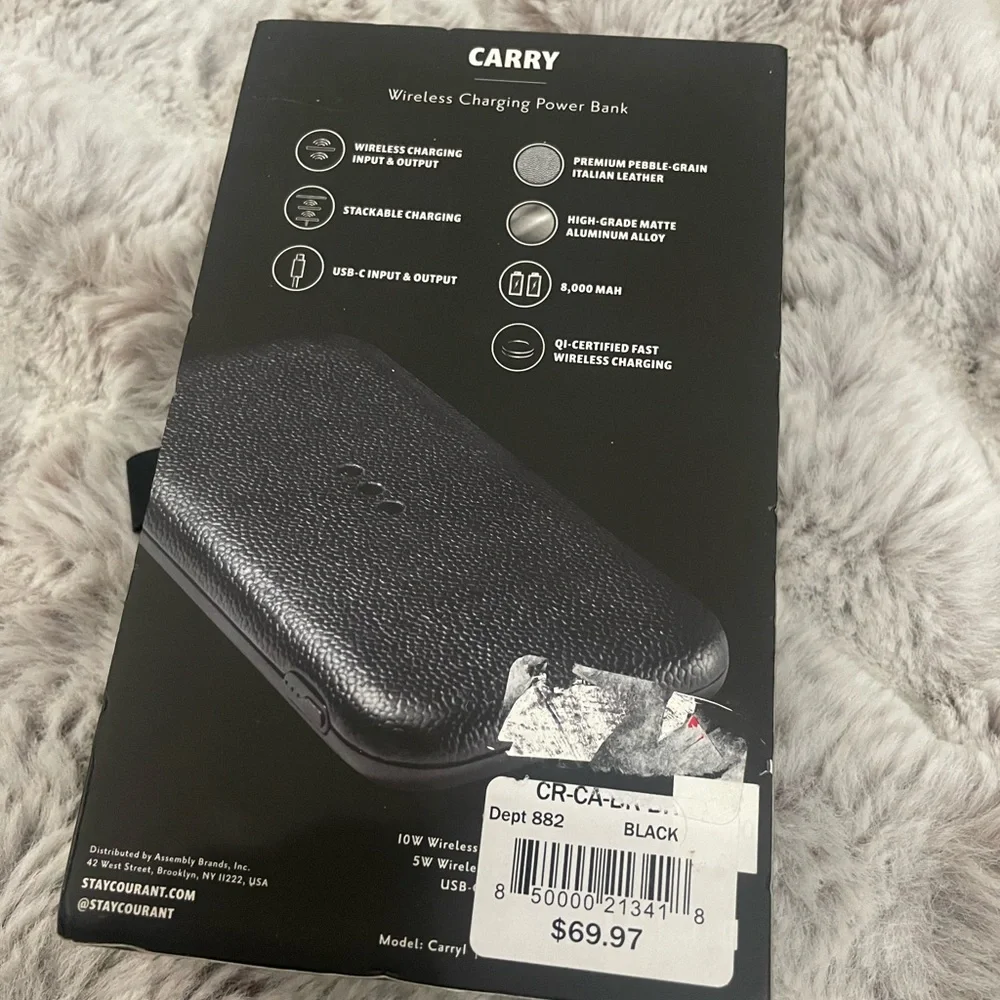 Courant Carry Wireless Charging Power Bank Black. 10W Output/5w Input Wireless